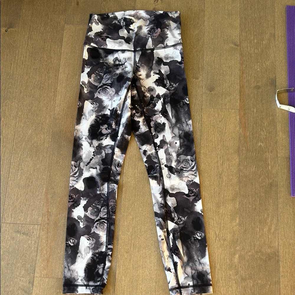 lululemon athletica wunder under Black and Gray Floral Leggings